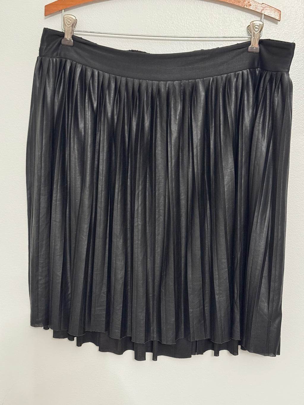 Torrid Size 1 Black Faux Leather Pleated Skirt Plus Size A-Line Midi whimsigoth