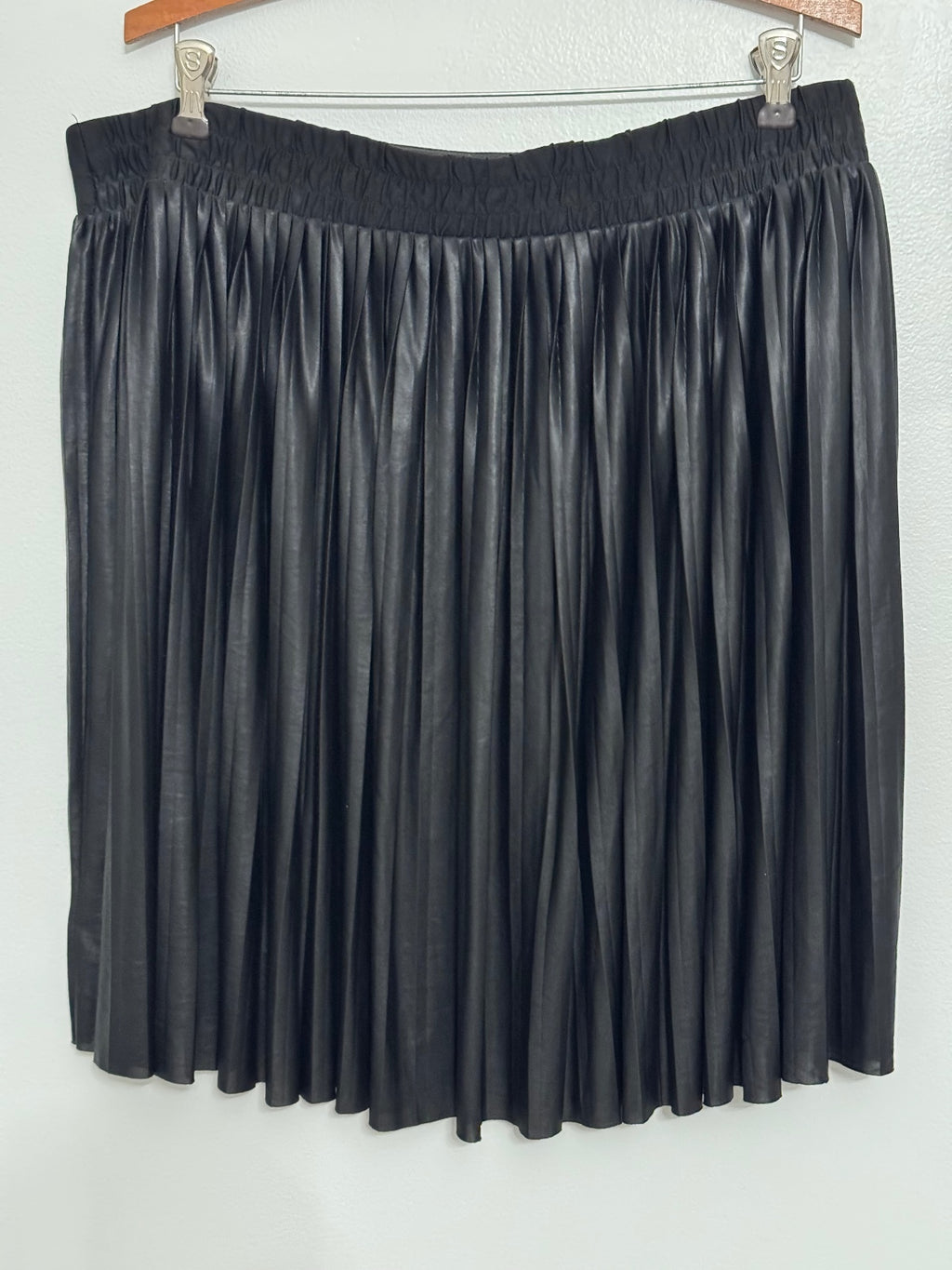 Torrid Size 1 Black Faux Leather Pleated Skirt Plus Size A-Line Midi whimsigoth