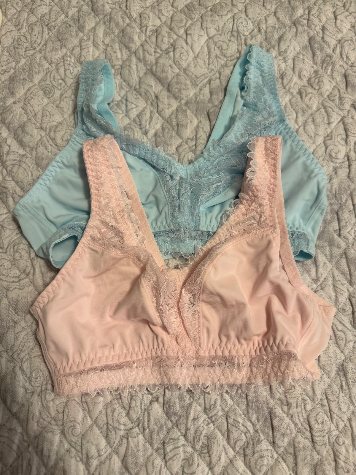 Breezies Set of 2 Lace Soft Support Wirefree Bras Medium, Coquette
