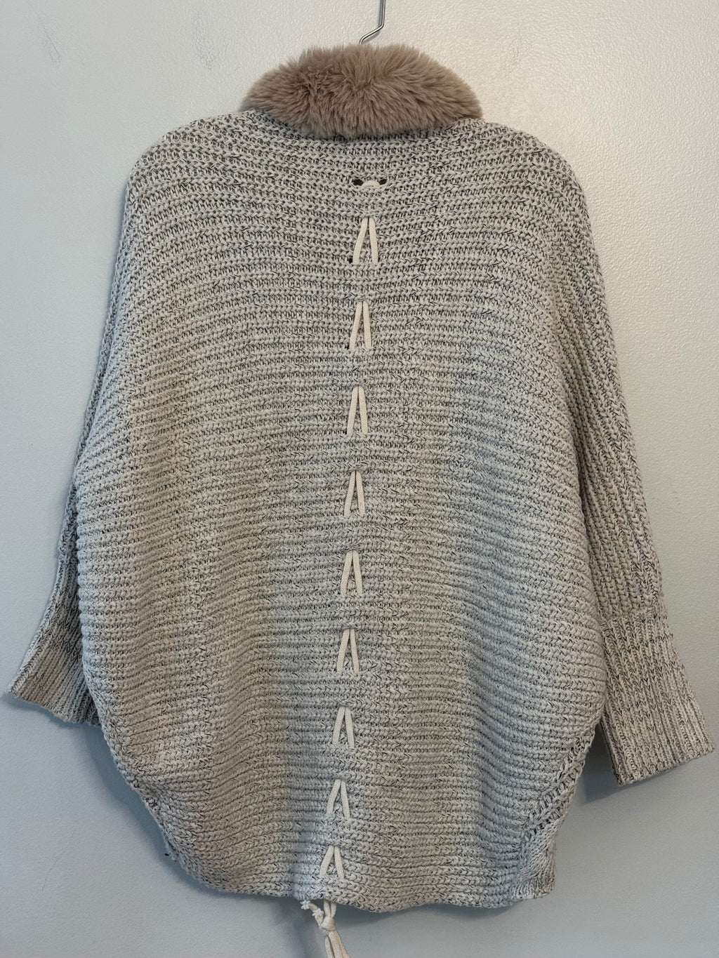 ON BLUE Women’s M Cable Knit Cardigan Faux Fur Collar Lace Up Back Boho Oatmeal